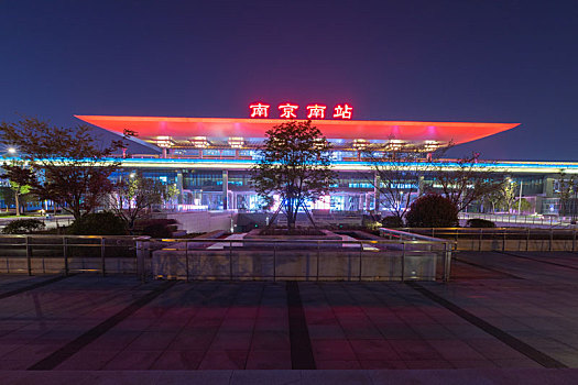南京南站夜景