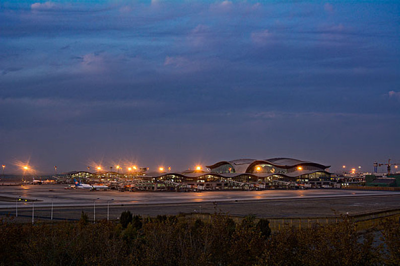 乌鲁木齐地窝堡国际机场夜景