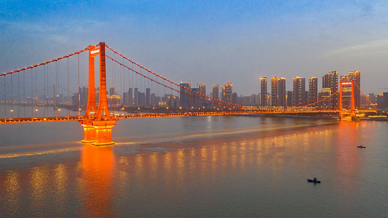 武汉鹦鹉洲长江大桥夜景
