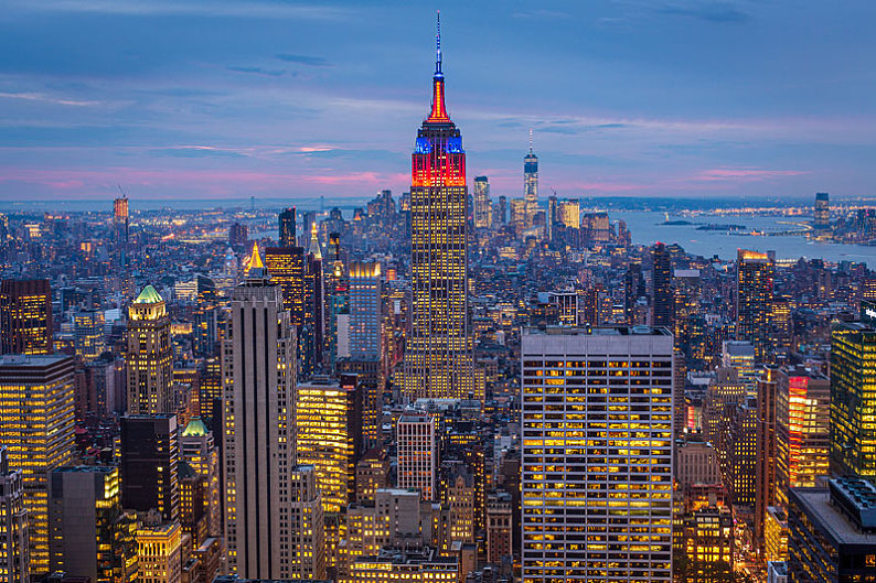 美国纽约曼哈顿帝国大厦夜景_高清图片_全景视觉