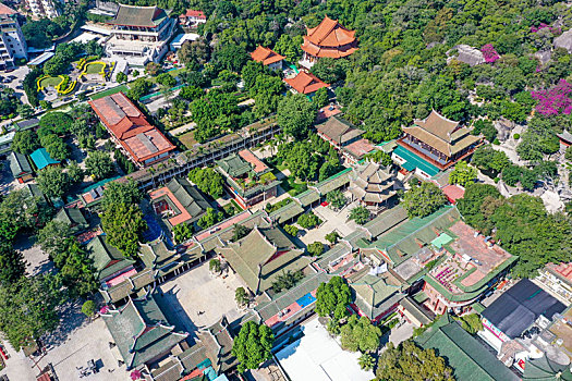 航拍福建厦门五老峰下南普陀寺