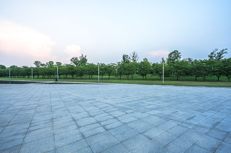 空旷广场与天际线_高清图片_全景视觉