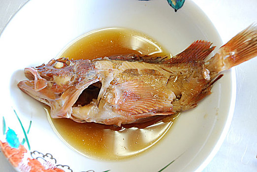 大浅盘鲑鱼,盘子,就绪,烧烤鮟鱧,对虾,炒制食品,米饭鲱鱼餐鱼餐鱼人
