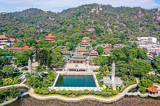 航拍福建厦门五老峰下南普陀寺