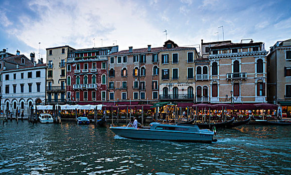 意大利威尼斯意大利威尼斯运河,小船,夜晚,威尼斯,威尼托,意大利圆顶