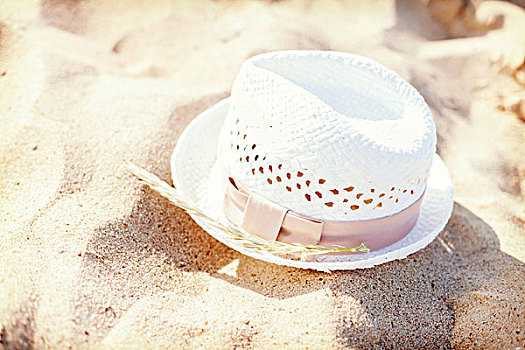 帽子,夏天,概念,白色,草帽,卧,沙子,海滩