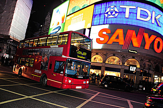 红色,双层巴士,巴士,正面,霓虹,标识,马戏团,伦敦,英格兰,英国,欧洲