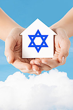 宗教,犹太教,慈善,概念,特写,女人,表针,拿着,房子,大卫之星,上方,蓝天,白云,背景