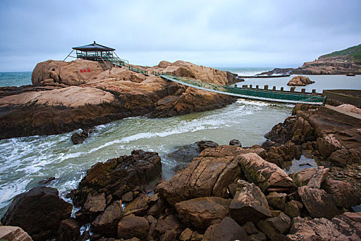 那片海,吊桥,亭子,礁石,海浪