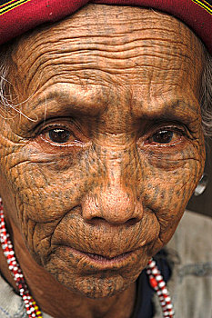 头像,55岁,女人,部落,户外,房子,乡村,南方,下巴,缅甸