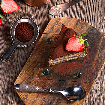 提拉米苏蛋糕,草莓