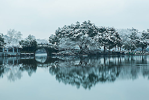 杭州西湖苏堤雪景