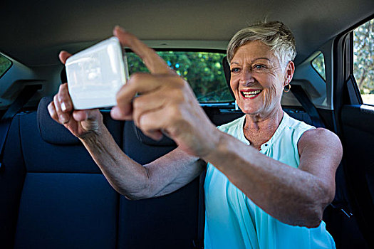 老年,女人,手机,汽车