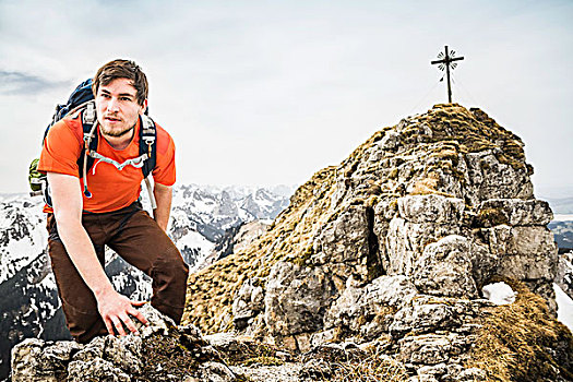 男青年,远足,攀登,顶峰,山,乌伯阿玛高,巴伐利亚,德国