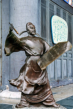 中国山西省永济市鹳雀楼景区王之涣塑像