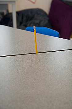 铅笔,困住,两个,桌子