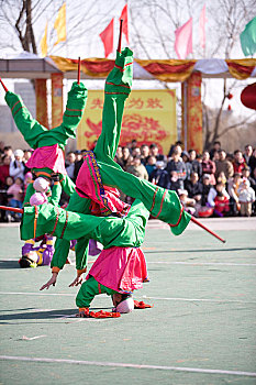 北京春节庙会上的节目表演