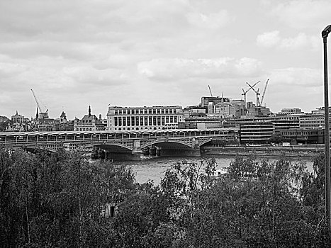 黑白,黑衣修道士桥,伦敦