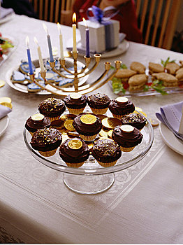 巧克力,杯形蛋糕,金币,烛台