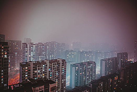 雾霾下的城