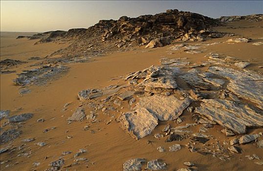 岩石构造,利比亚沙漠