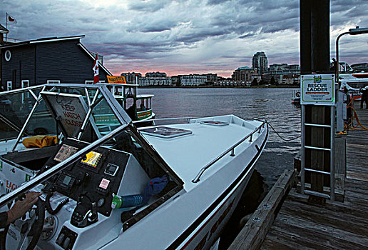 加拿大卑诗省省会所在地的维多利亚,维多利亚港的著名景点渔夫码头
