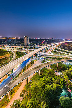 中国江苏南京的立交桥城市建筑夜景