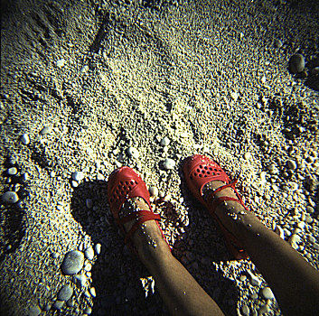 看,脚,穿,红色,塑料制品,鞋,沙子,鹅卵石,撒丁岛,意大利