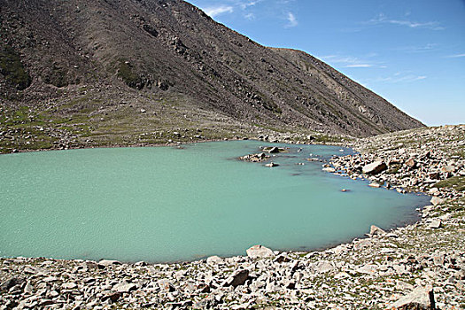 天山蓝色心湖