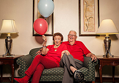 老人,情侣,沙发,气球