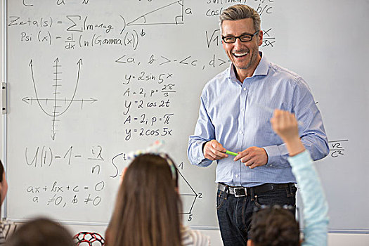 微笑,男性,科学,教师,领导,授课,白色书写板,教室