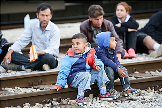 两个,叙利亚人,男孩,铁路