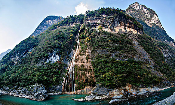 湖北巴东沿渡河镇,纤夫文化,景区瀑布