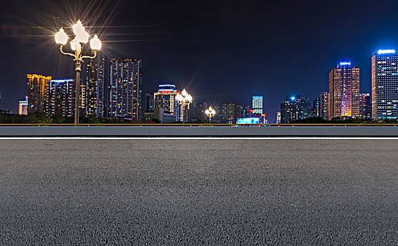 道路沥青路面和广州摩天大楼