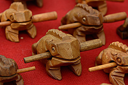 木制青蛙玩具