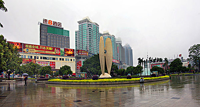 广西北海市广场烟雨