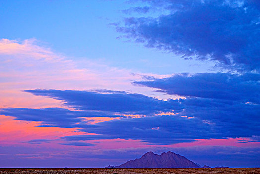 傍晚,日落,色彩,云,上方,孤单,空,荒漠景观,山,纳米比亚,蓝色,钟点,国家公园