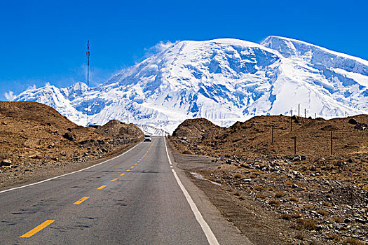 新疆,雪山,公路,广袤,荒芜