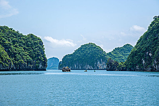 越南广宁鸿基市下龙湾海上石林