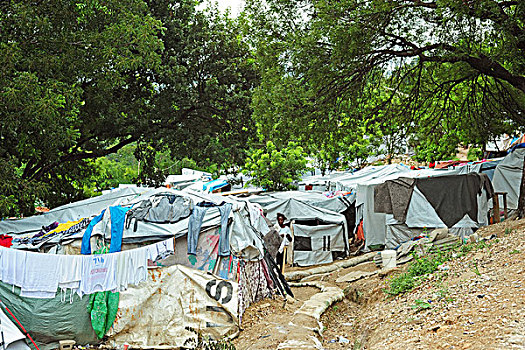 haiti,port,au,prince,petionville,club,camp,laundry,drying