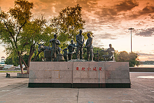 黑龙江省佳木斯市东北小延安雕像