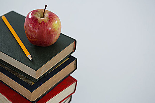 苹果,铅笔,书本,一堆,特写,白色背景,背景