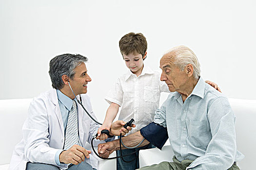 医生,测量,老人,男人,血压,男孩,帮助