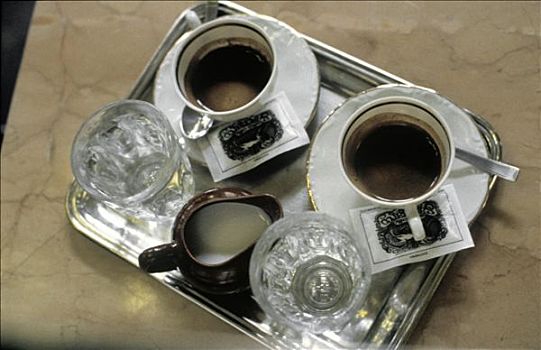 两个,杯子,浓咖啡,奶油,银色托盘