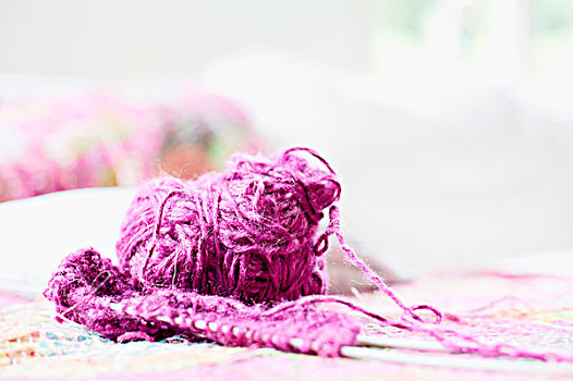 粉色,毛线球,织针