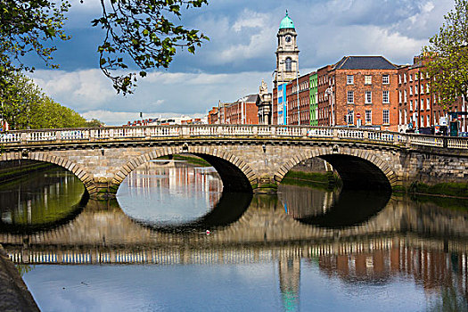 桥,利菲河,教堂塔,背景,都柏林,伦斯特,爱尔兰