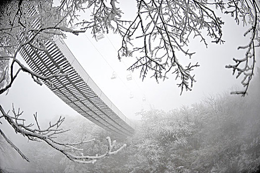天门山雾凇与天门山索桥