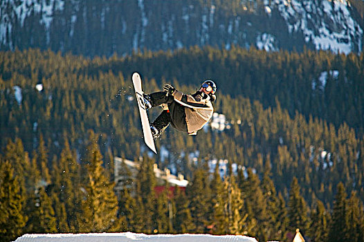 滑雪板玩家,半空,竞争,华盛顿山,山谷,温哥华岛,不列颠哥伦比亚省,加拿大