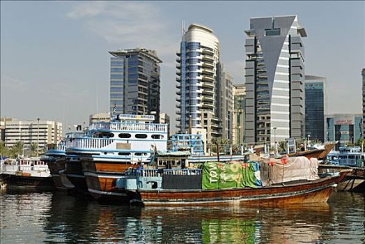 独桅三角帆船,摩天大楼,迪拜河,阿联酋,阿拉伯,近东