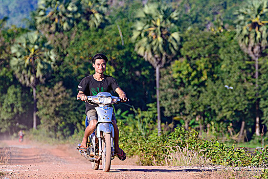 男青年,摩托车,克伦邦,缅甸